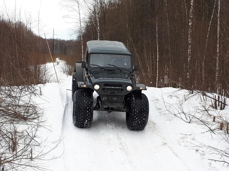 Тест-драйв вездехода «Трэкол»: как превратить UAZ Hunter в танк