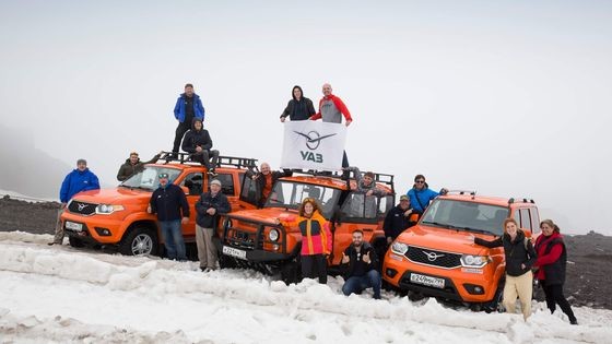 Внедорожники УАЗ поднялись на Эльбрус в честь юбилейной экспедиции